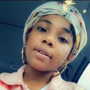 Meet your Posher, Naya